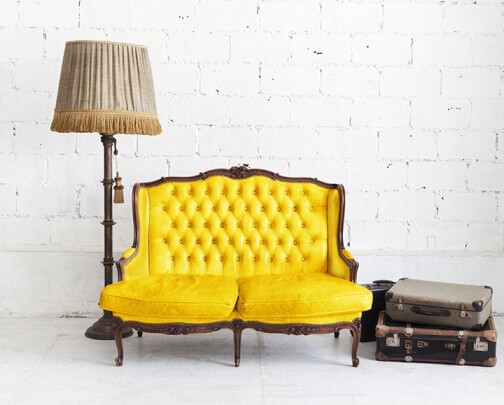Retro Einrichtungsstil gelbes Sofa