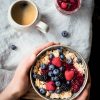 Rezept - Mandel-Porridge mit Cranberrysosse - Vegan Food & Living – 01/2020